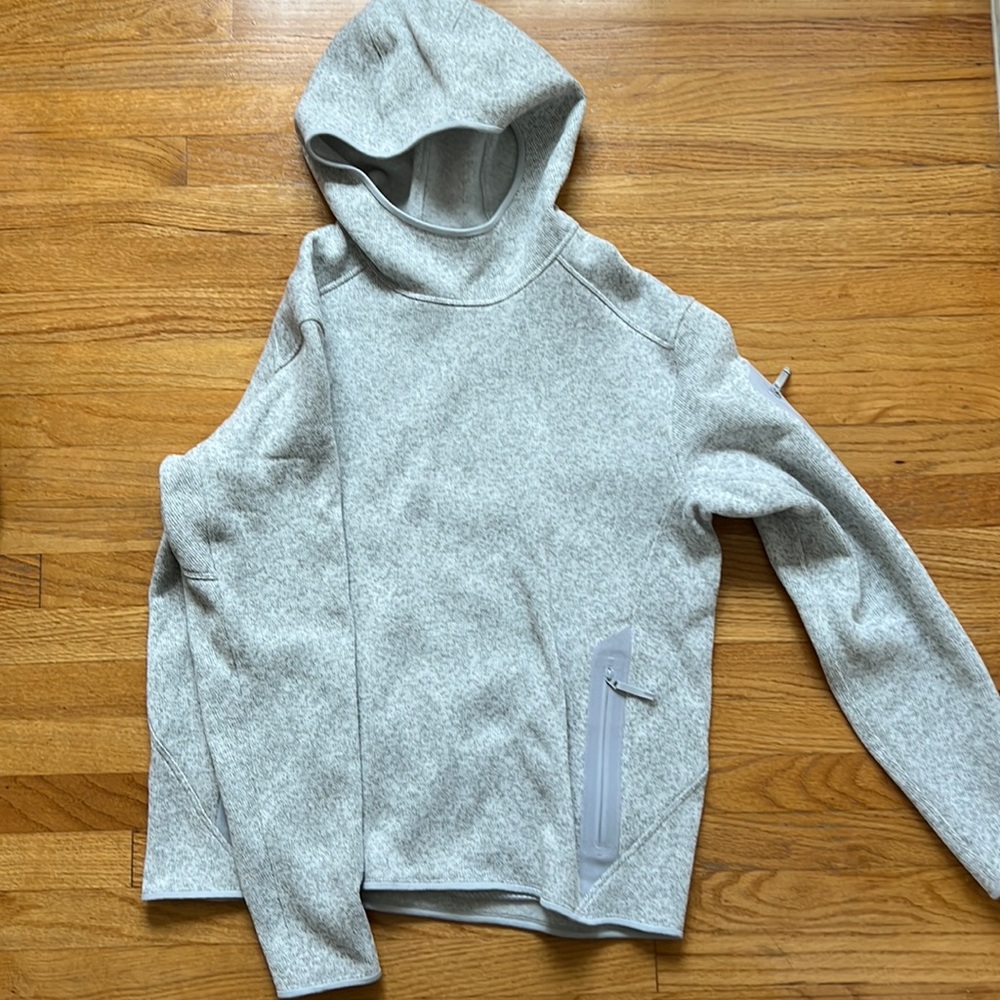 NWOT Arceteryx fleece hoodie in gray